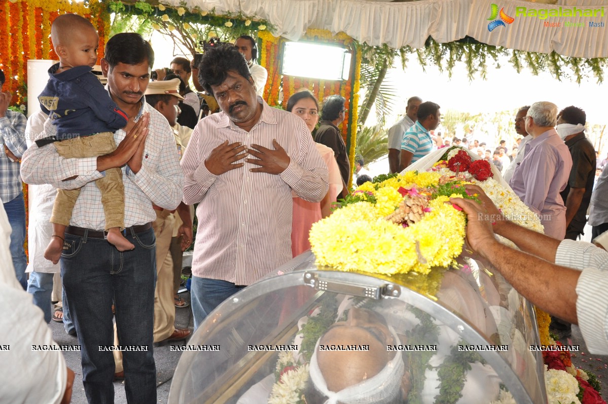 Last Rites of Dr. D. Ramanaidu