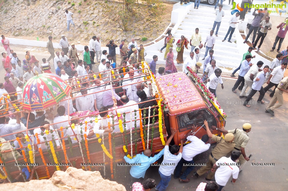 Last Rites of Dr. D. Ramanaidu