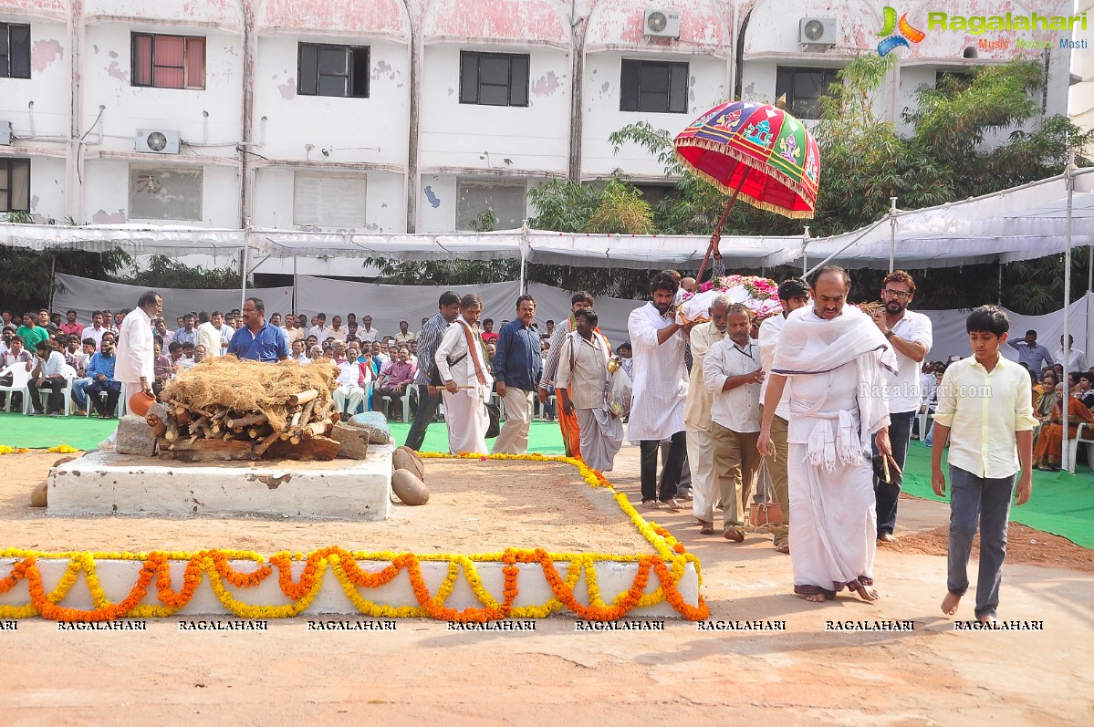 Last Rites of Dr. D. Ramanaidu