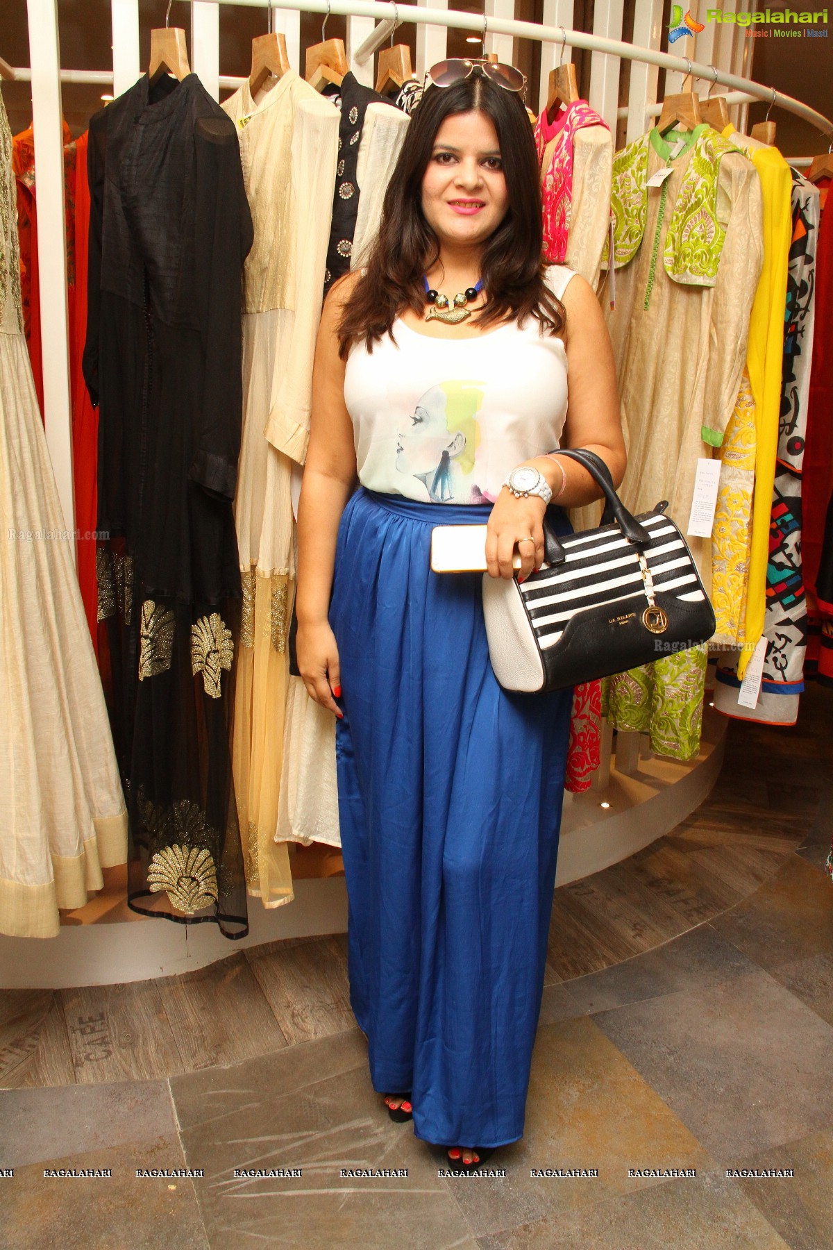 Farah Khan Ali and JJ Valaya Collection at Angasutra Designer Boutique, Hyderabad