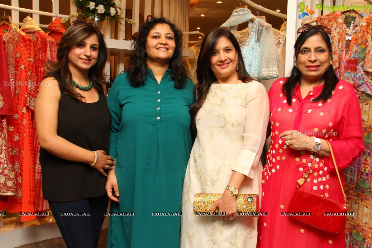 Farah Khan Ali and JJ Valaya Collection at Angasutra Designer Boutique, Hyderabad