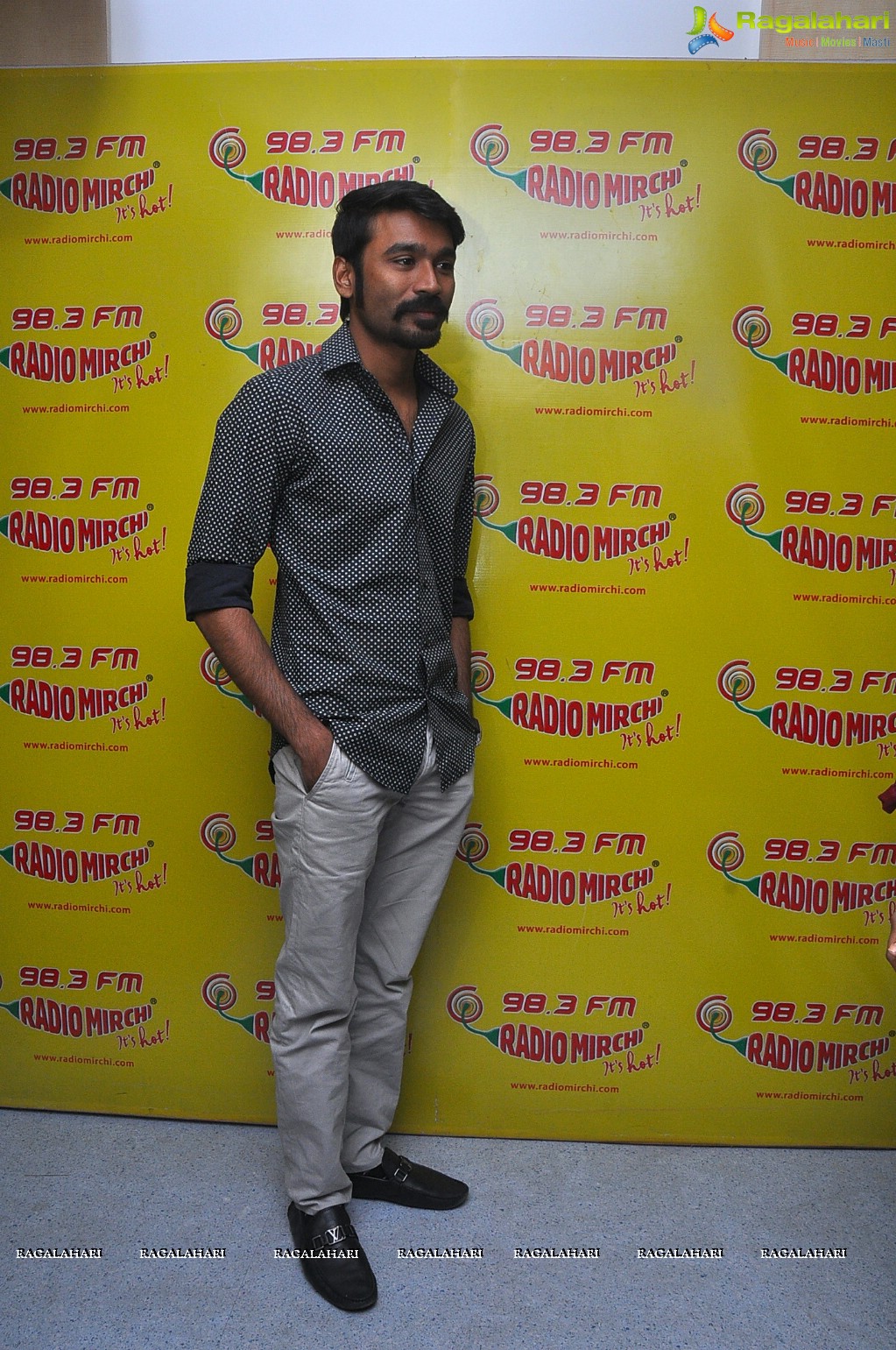 Dhanush at Radio Mirchi for Anekudu Promotions