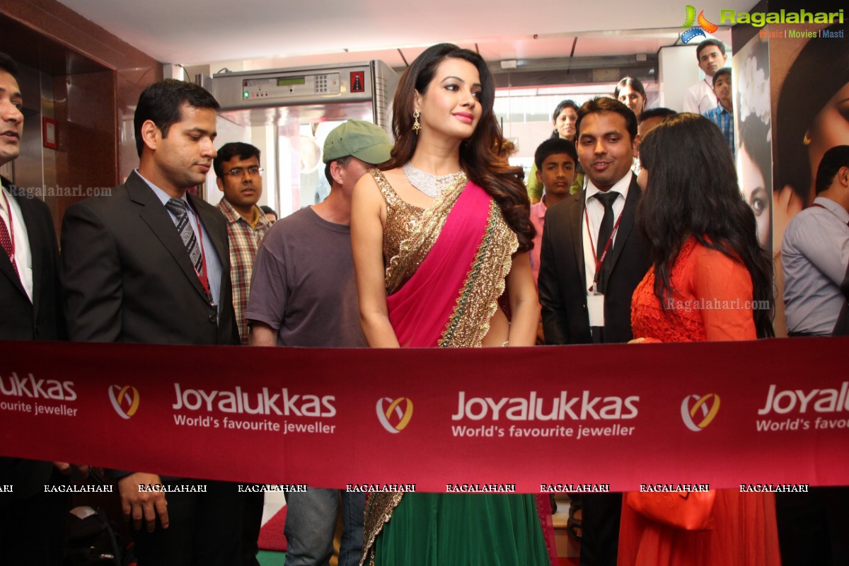 Joyalukkas International Jewellery Show inaugurated by Diksha Panth, Hyderabad