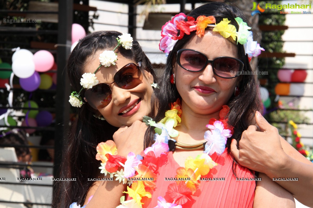 Mom n Kiddos Club Hawaiian Party at Hotel Marigold