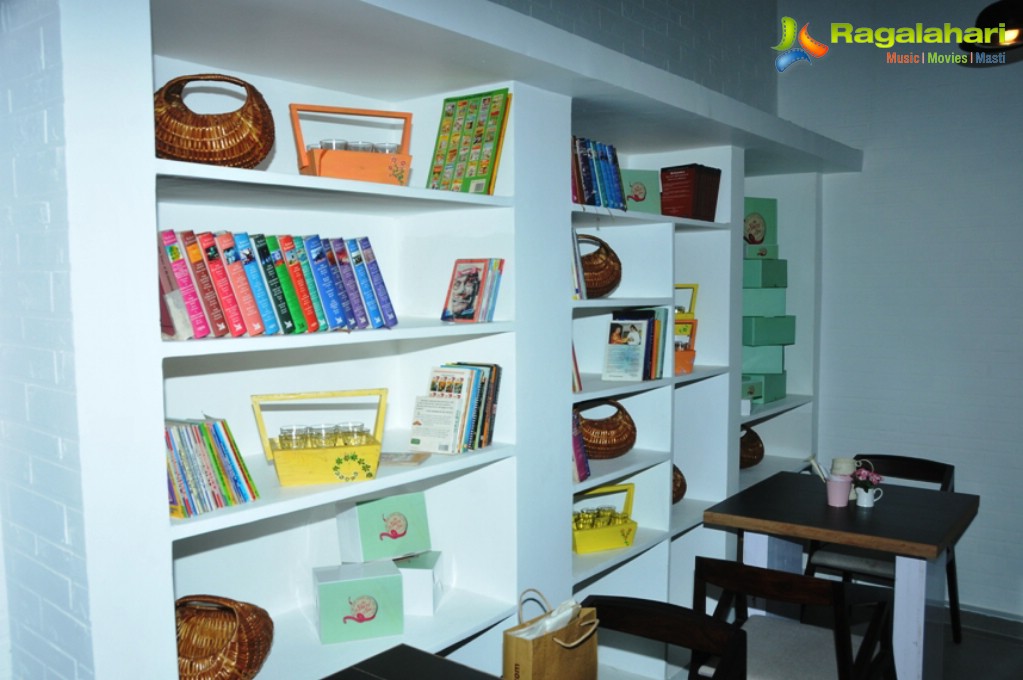 Smita launches TFL – The Food Lounge in Vijayawada