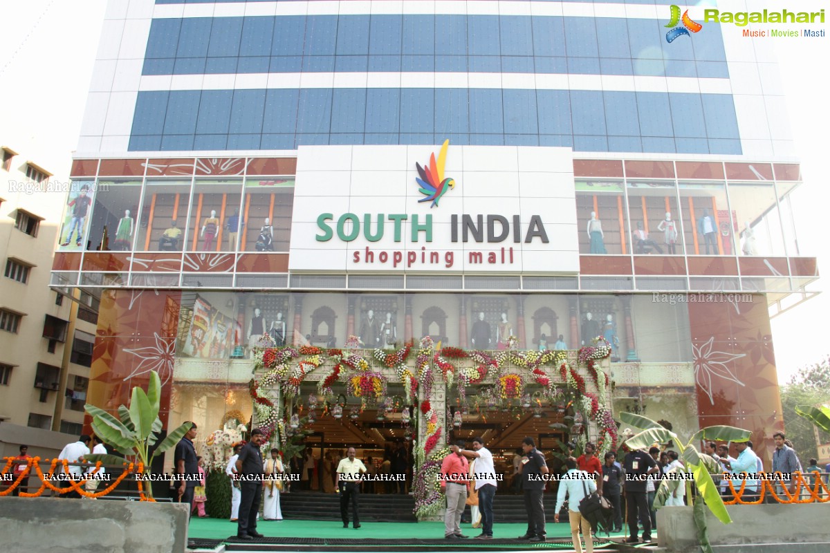 Samantha launches South India Shopping Mall at Ameerpet, Hyderabad