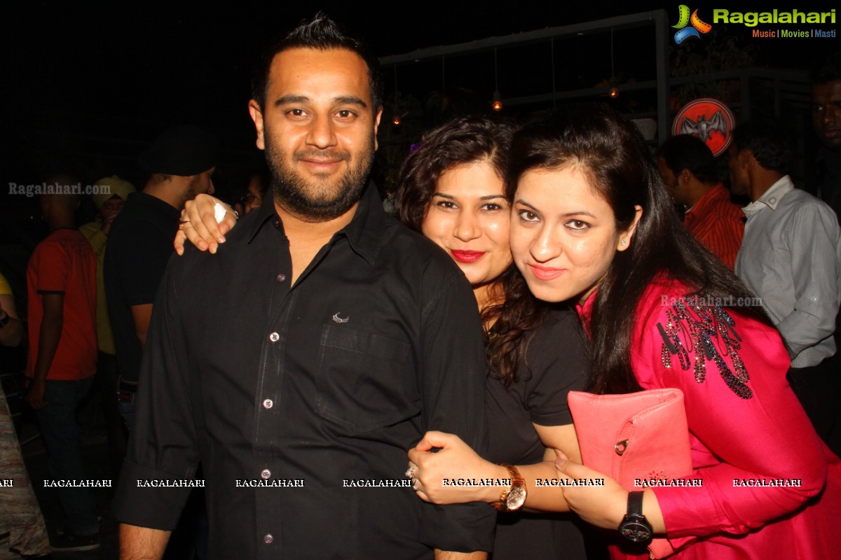 Sparks n Sizzles Couple Party at Air Lounge - Host: Poonam and Vicky