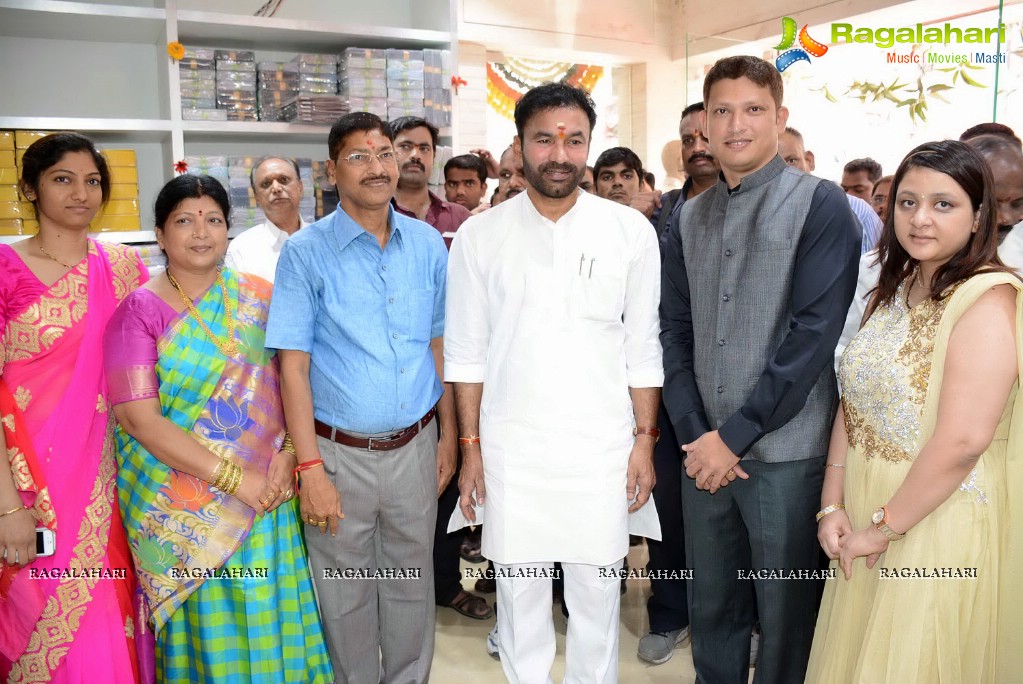 Sri Bandaru Dattatreya launches Srinivasa Textiles