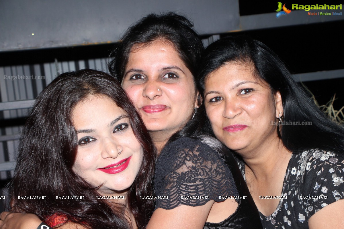 Wedding Anniversary Celebrations of Sumeet and Anita at Air Lounge, Hyderabad