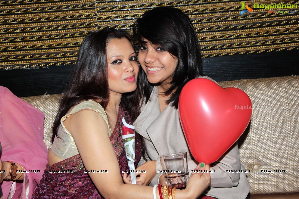 Valentine's Day Celebrations 2015 with Poonam Pandey at Kismet