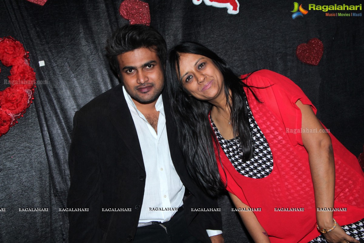 Valentine's Day Celebrations 2015 with Poonam Pandey at Kismet