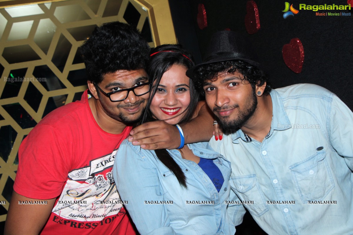 Valentine's Day Celebrations 2015 with Poonam Pandey at Kismet