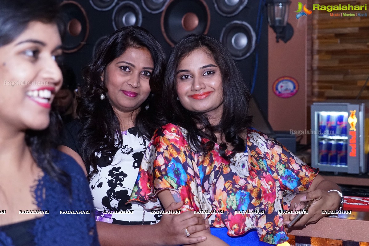 Divinos Grand Valentine Party 2016 at Bakkyard Gastropub, Hitech City, Hyderabad