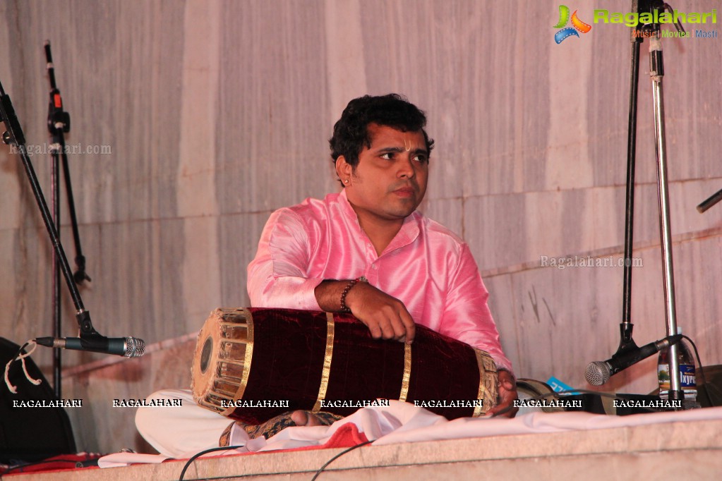 Jugalbandi - Hindustani Vocal Carnatic Flute by Krishnendu Wadikar and Dr. Vijay Gopal at Birla Temple, Hyderabad