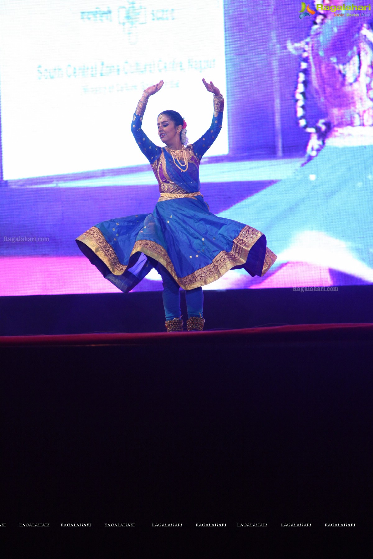 IFR 2016 - Lawani and Kathak Jugalbandi by Aaditi Bhagwat and Group at AU Grounds, Vizag