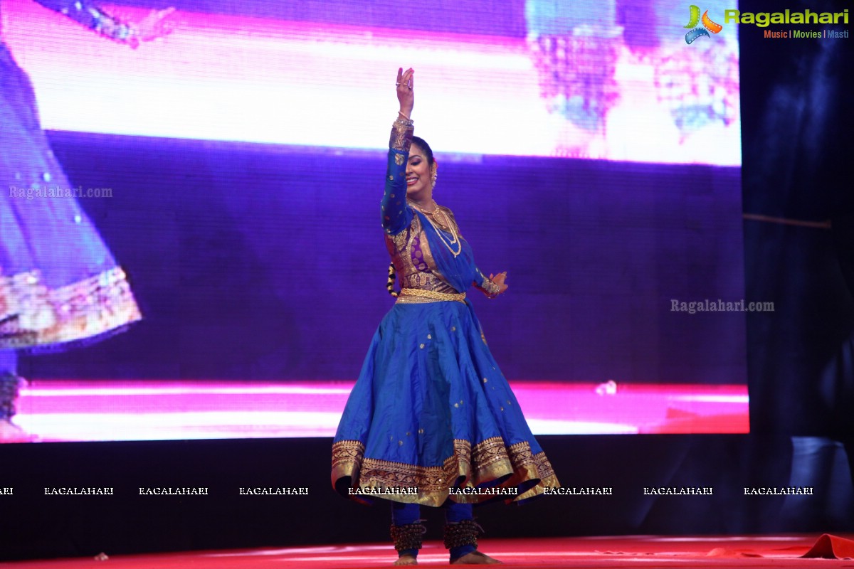 IFR 2016 - Lawani and Kathak Jugalbandi by Aaditi Bhagwat and Group at AU Grounds, Vizag