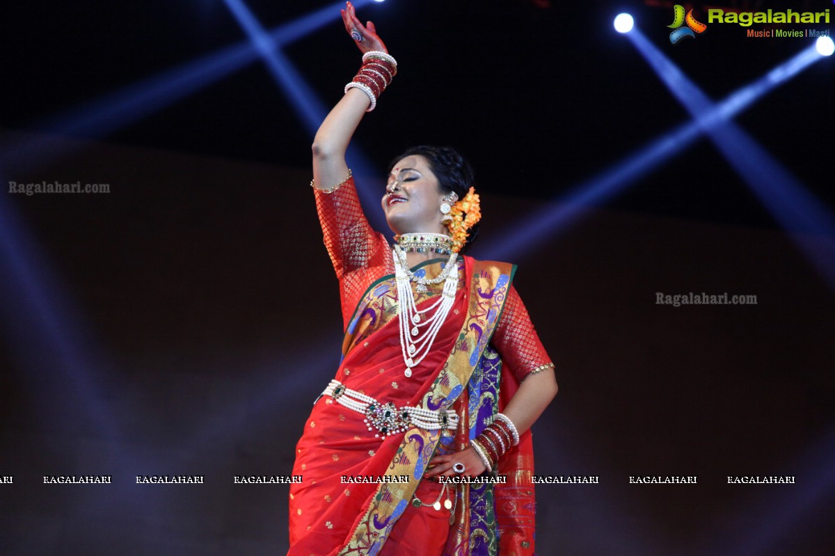 IFR 2016 - Lawani and Kathak Jugalbandi by Aaditi Bhagwat and Group at AU Grounds, Vizag