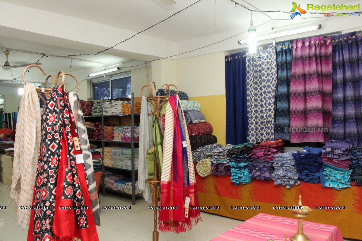 Bhavya Sri inaugurates Pochampally IKAT Art Mela, Hyderabad