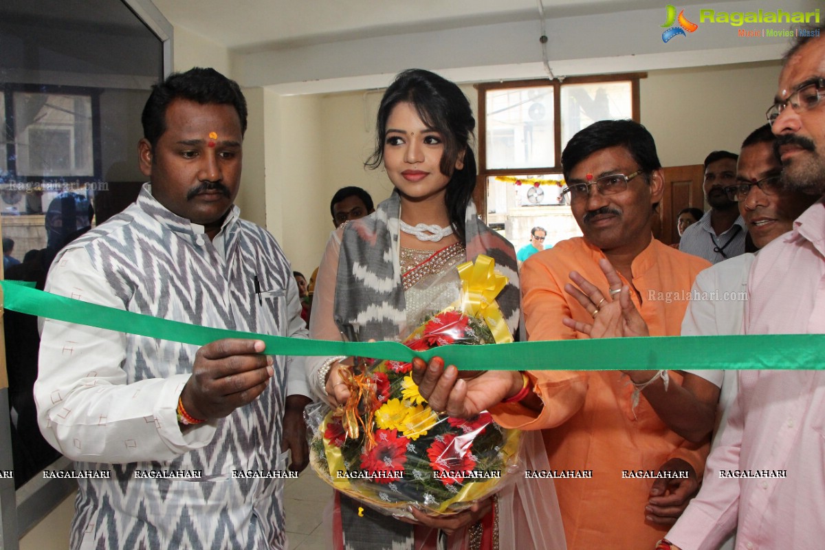 Bhavya Sri inaugurates Pochampally IKAT Art Mela, Hyderabad