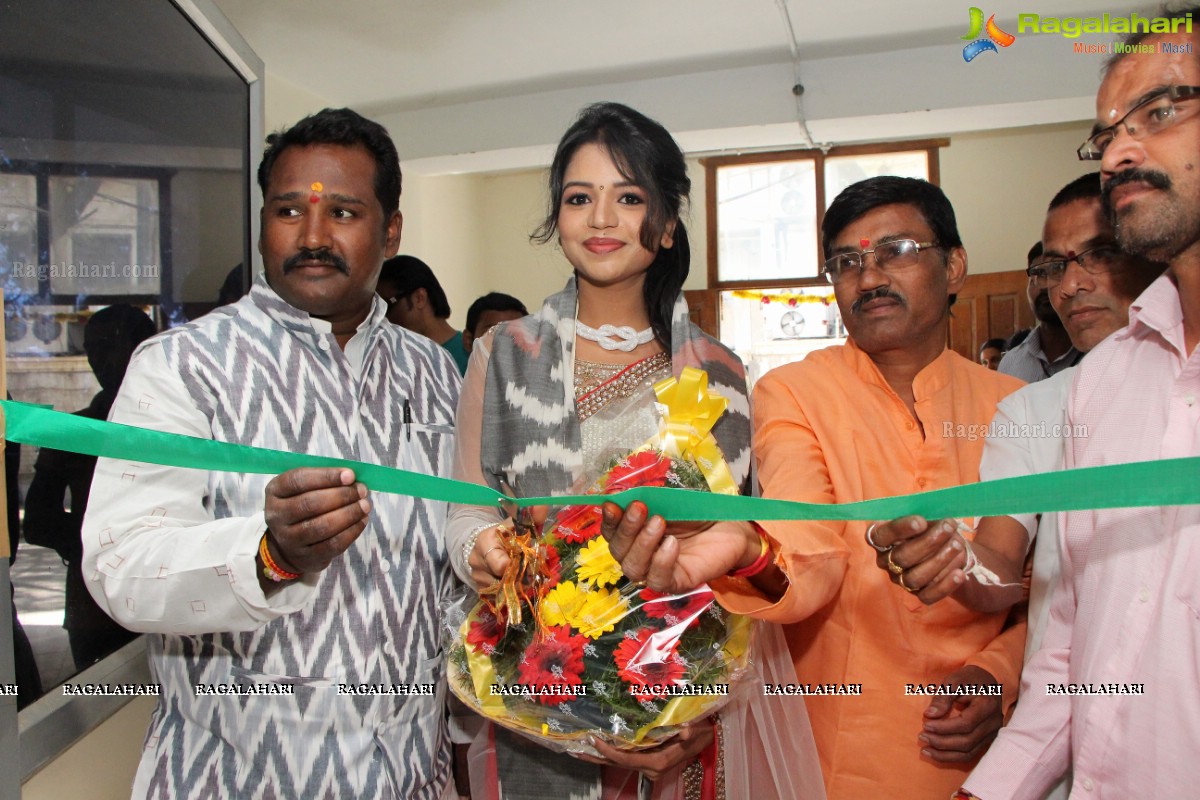 Bhavya Sri inaugurates Pochampally IKAT Art Mela, Hyderabad