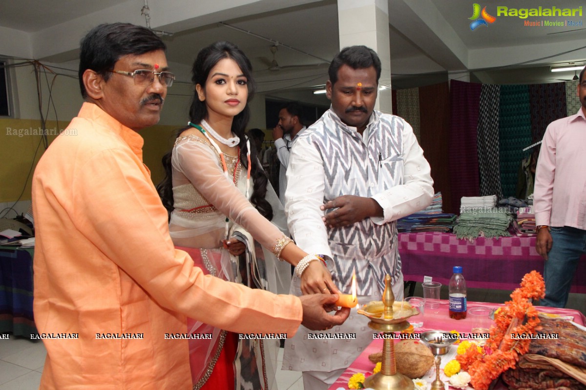 Bhavya Sri inaugurates Pochampally IKAT Art Mela, Hyderabad