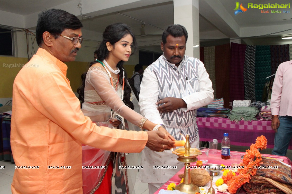 Bhavya Sri inaugurates Pochampally IKAT Art Mela, Hyderabad