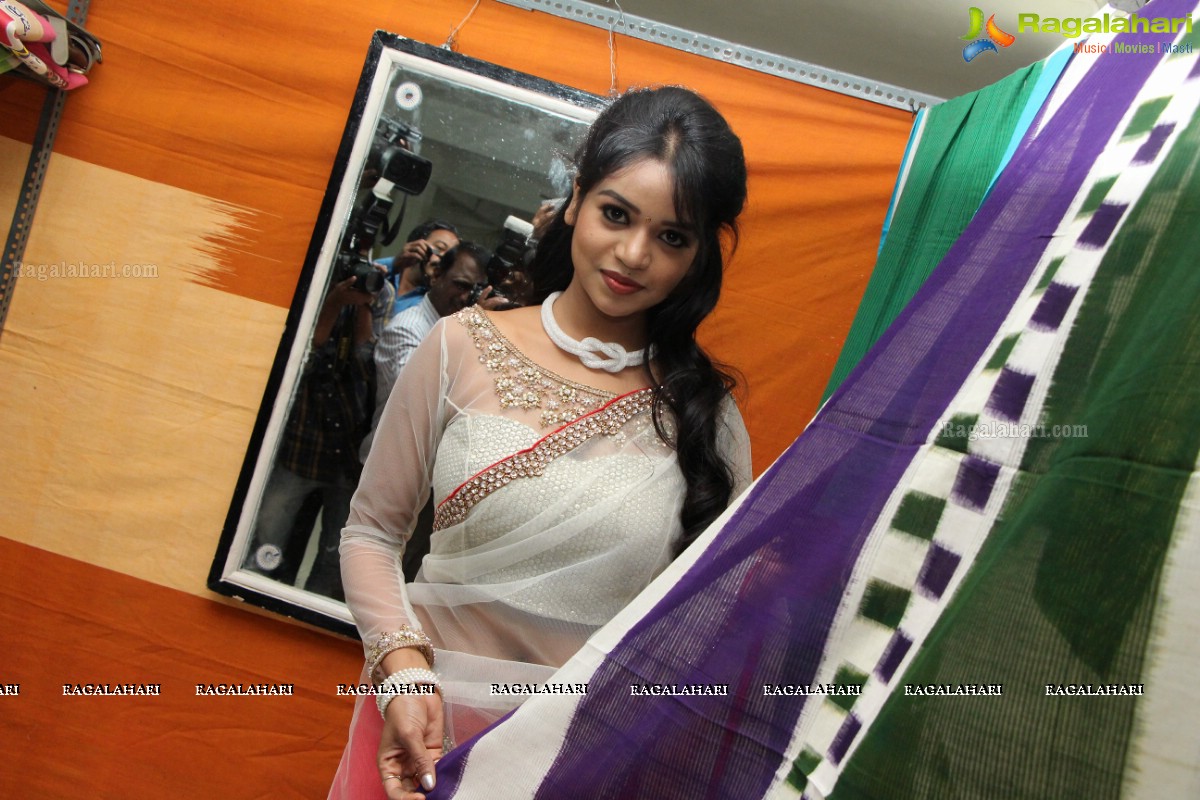 Bhavya Sri inaugurates Pochampally IKAT Art Mela, Hyderabad