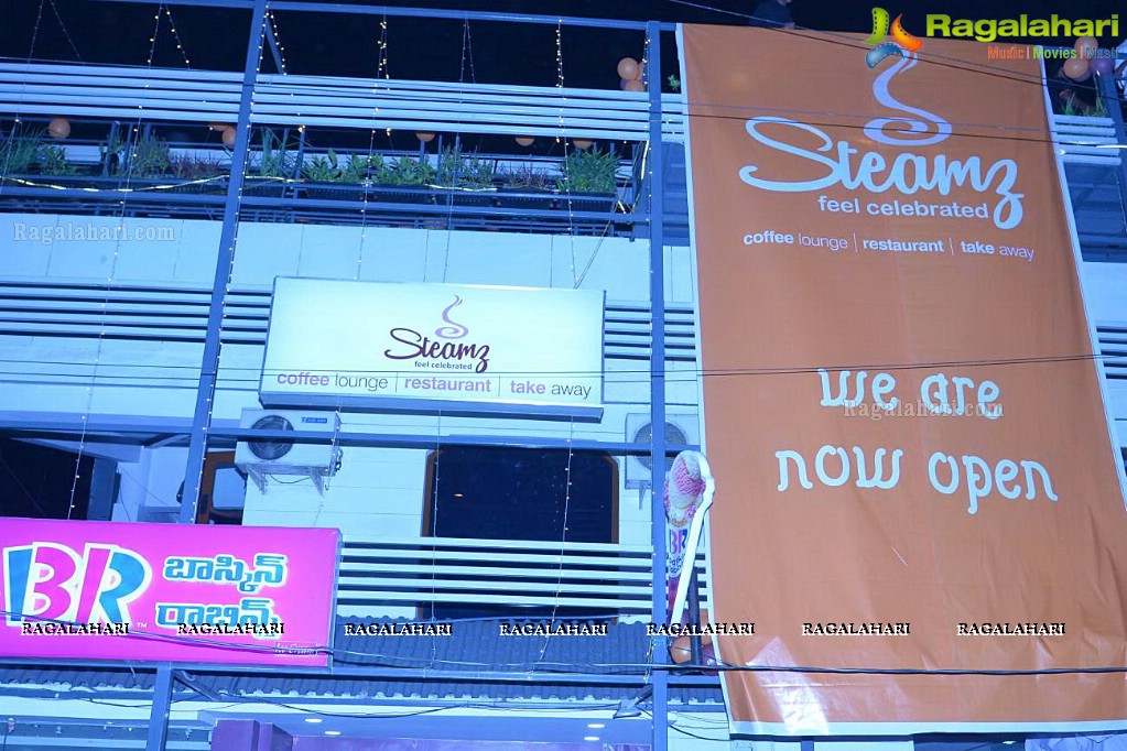 Navdeep launches Steamz Coffee Lounge, Hyderabad