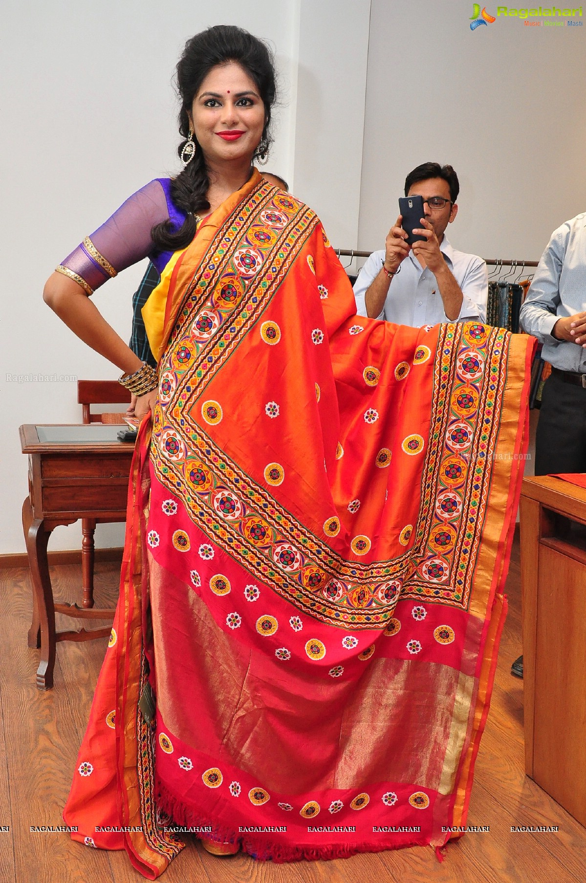 Socialite Sailaja Reddy inaugurates Shrujan Hand Embroidery Exhibition at Banjara Hills, Hyderabad