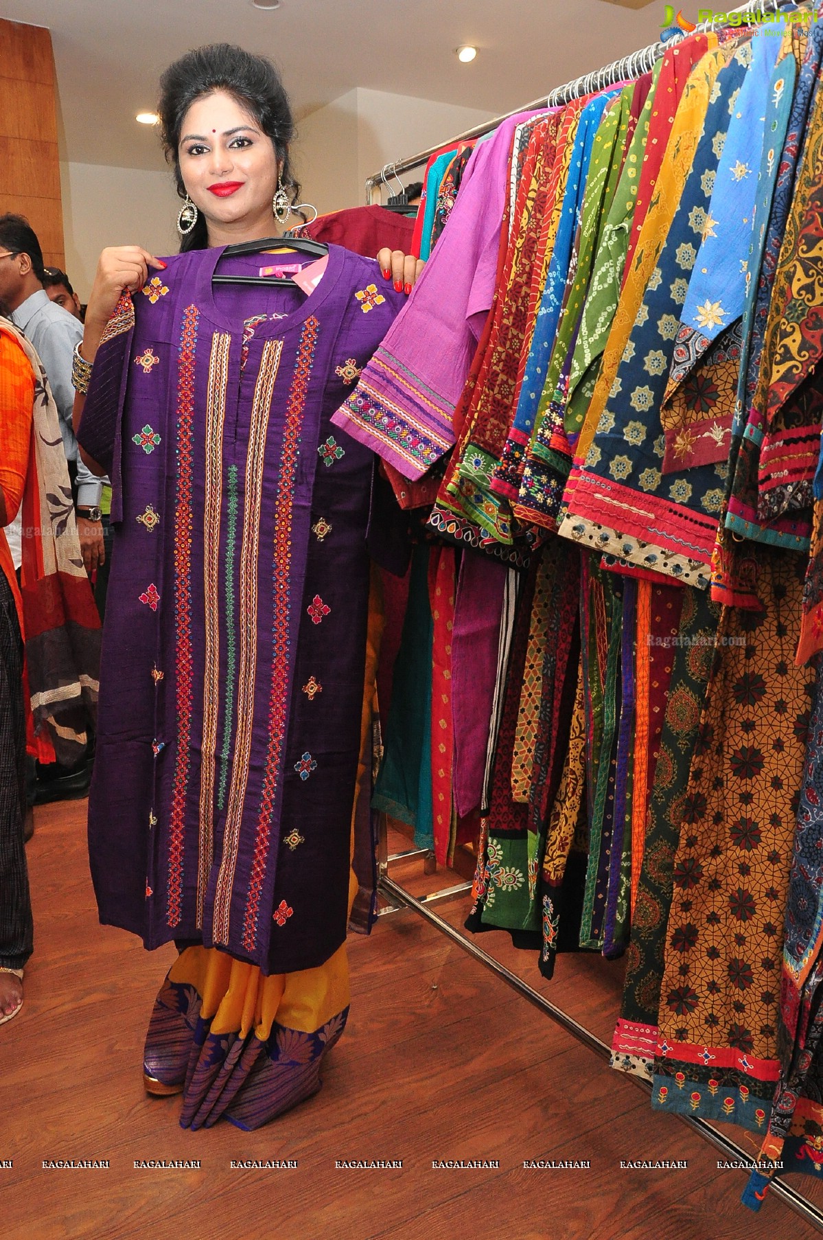 Socialite Sailaja Reddy inaugurates Shrujan Hand Embroidery Exhibition at Banjara Hills, Hyderabad
