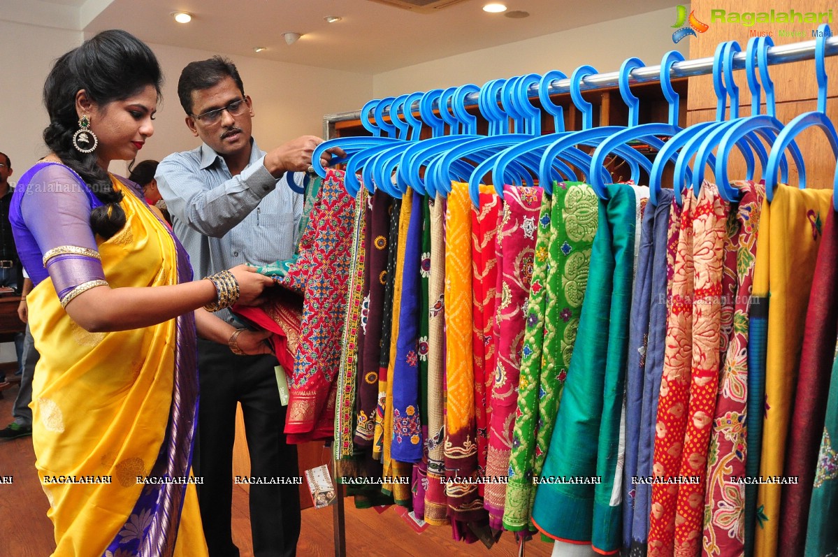 Socialite Sailaja Reddy inaugurates Shrujan Hand Embroidery Exhibition at Banjara Hills, Hyderabad
