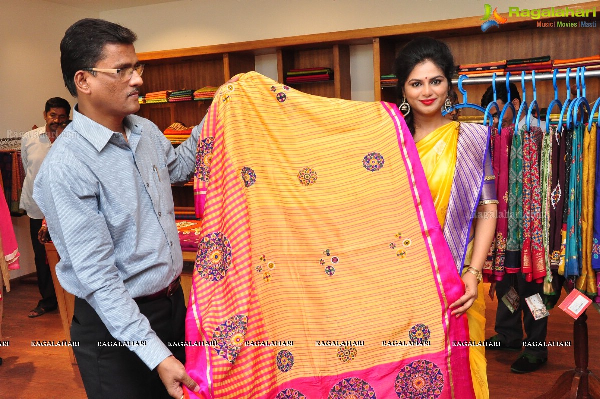 Socialite Sailaja Reddy inaugurates Shrujan Hand Embroidery Exhibition at Banjara Hills, Hyderabad