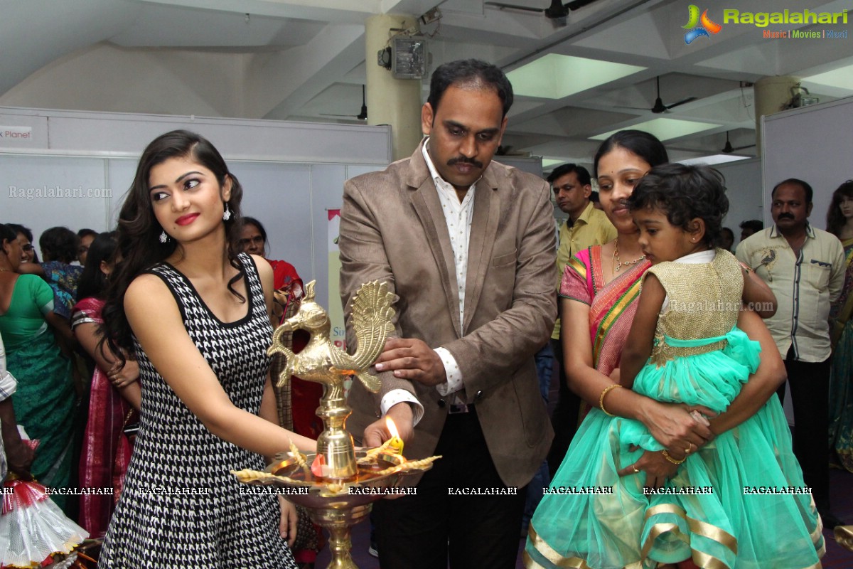 Poojitha Naidu launches Silk Planet Fashion Expo at Kamma Sangham