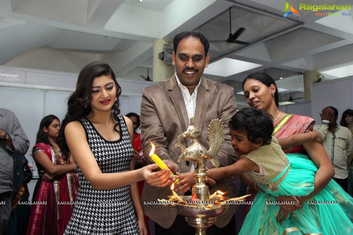 Poojitha Naidu launches Silk Planet Fashion Expo at Kamma Sangham