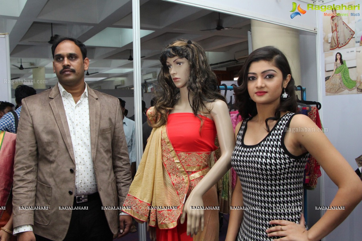 Poojitha Naidu launches Silk Planet Fashion Expo at Kamma Sangham