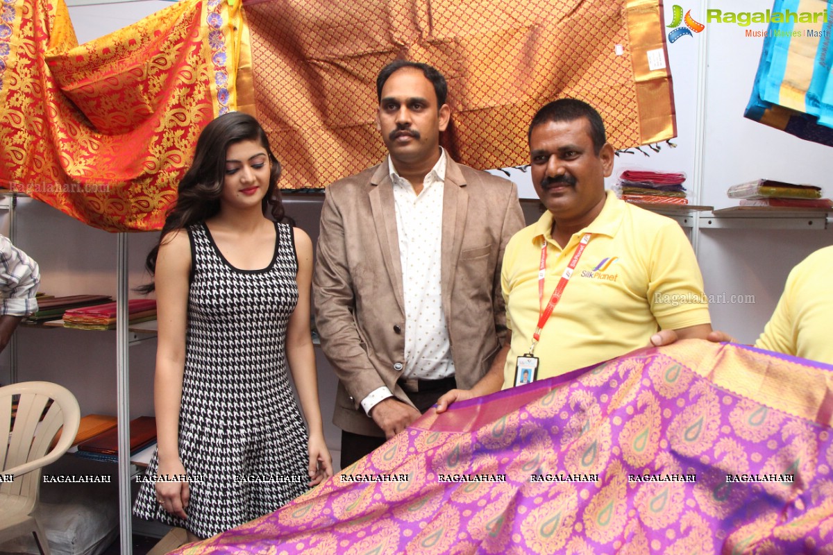 Poojitha Naidu launches Silk Planet Fashion Expo at Kamma Sangham