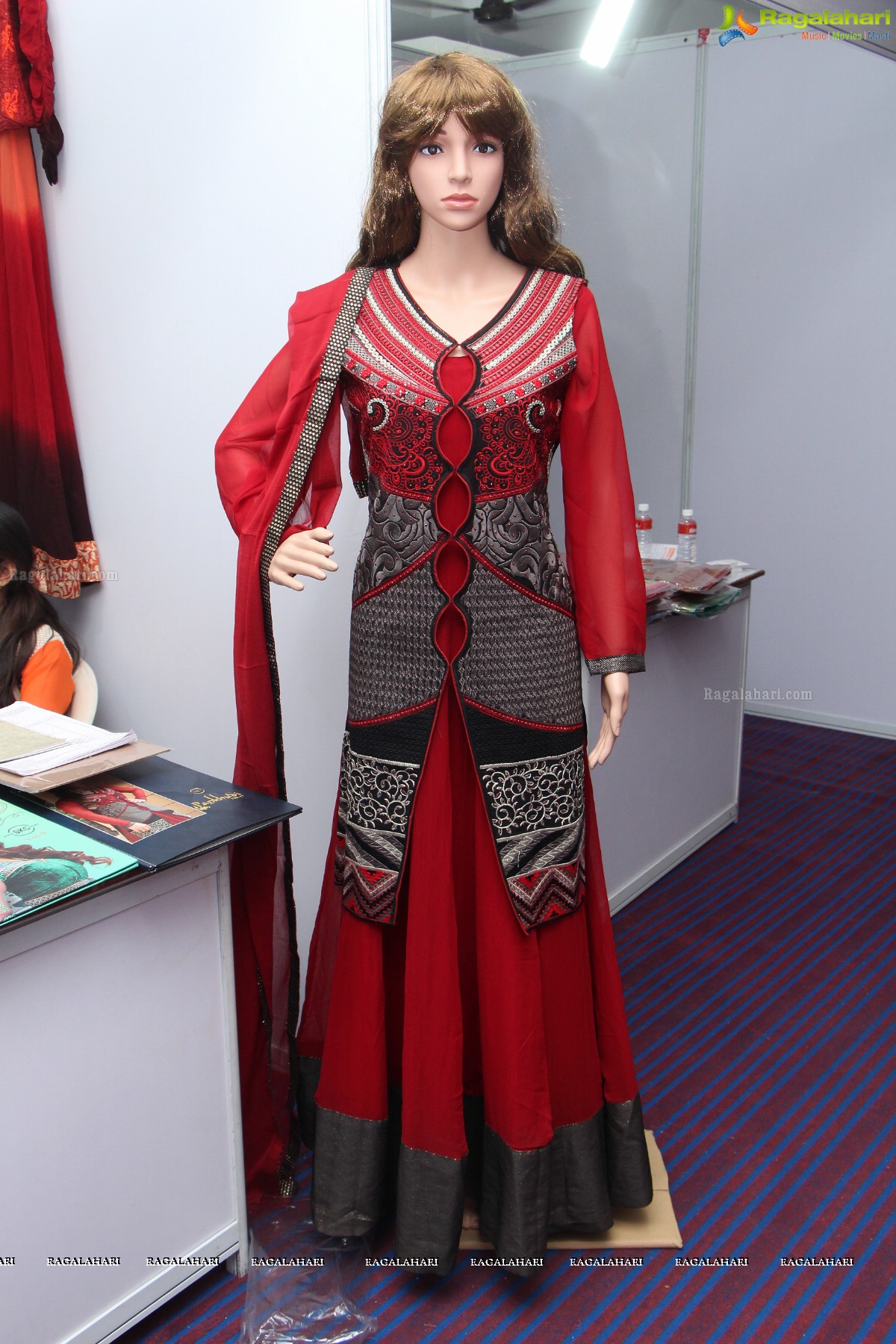 Poojitha Naidu launches Silk Planet Fashion Expo at Kamma Sangham