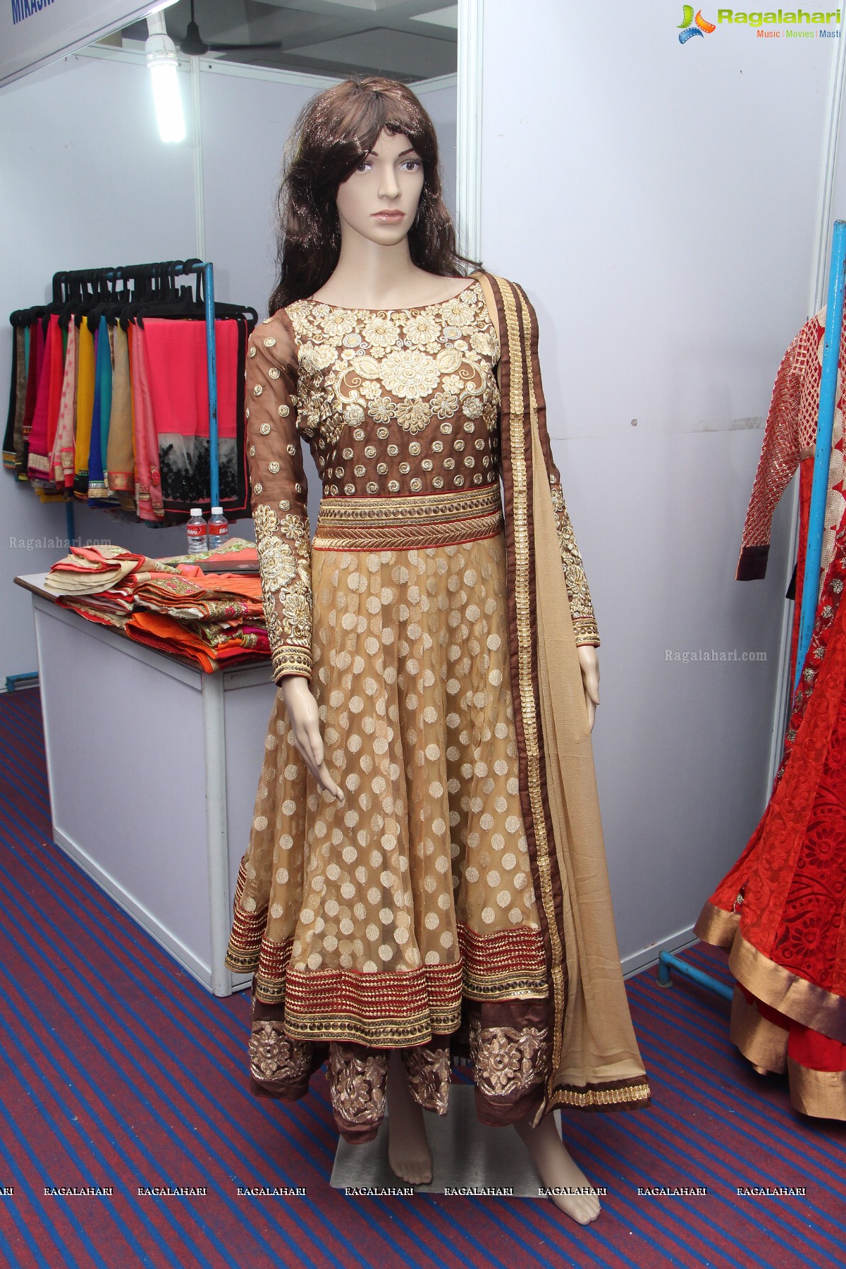 Poojitha Naidu launches Silk Planet Fashion Expo at Kamma Sangham