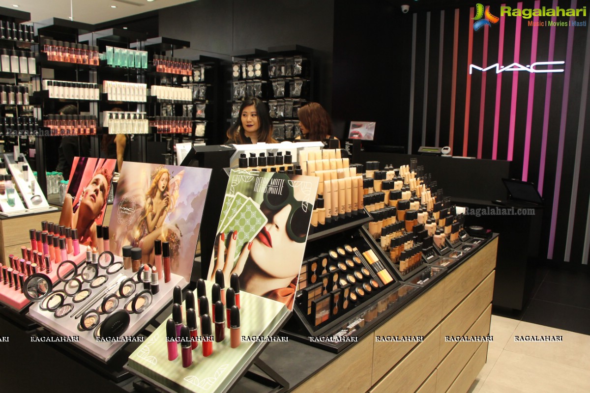 Exclusive Presentation by Sonic Sarwate at MAC Stores, Forum Mall, Hyderabad