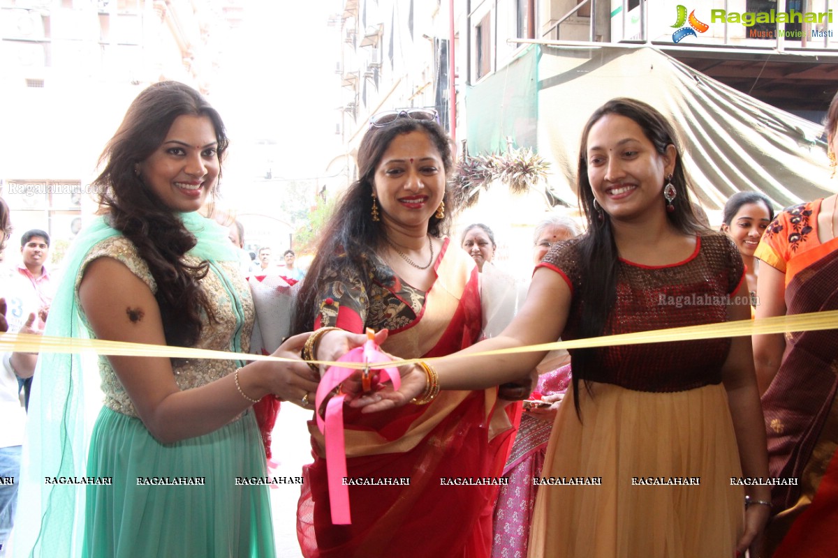 Geetha Madhuri launches Taarana 2016 - Fashion and Lifestyle Exhibition cum Sale at Kamma Sangham, Hyderabad