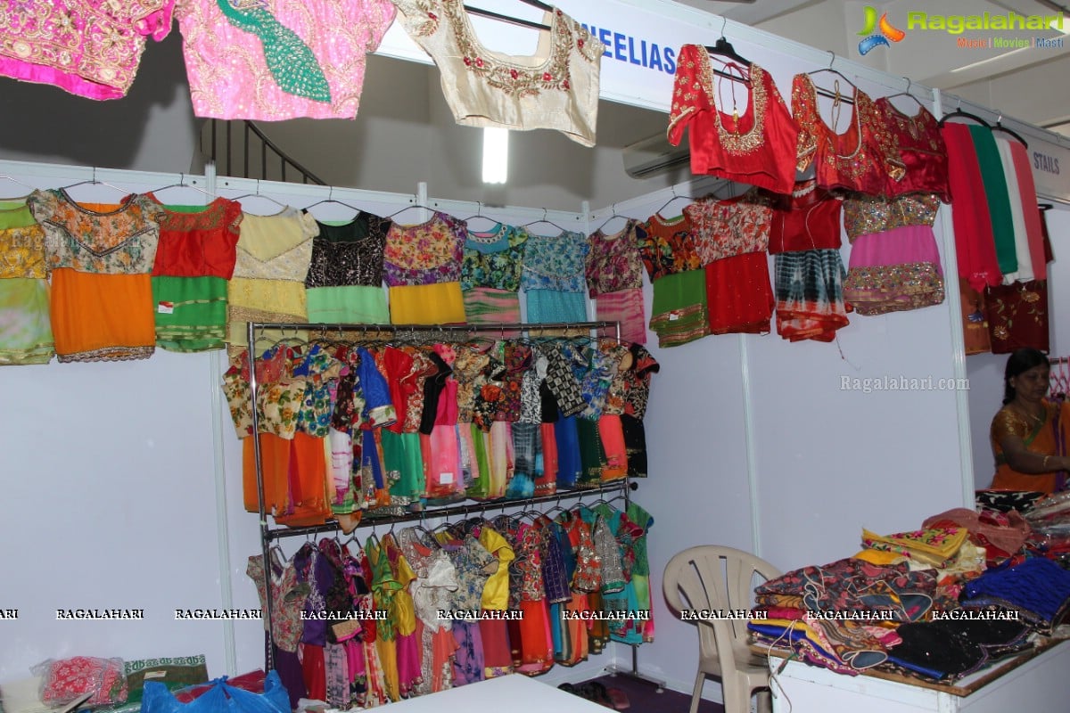 Geetha Madhuri launches Taarana 2016 - Fashion and Lifestyle Exhibition cum Sale at Kamma Sangham, Hyderabad