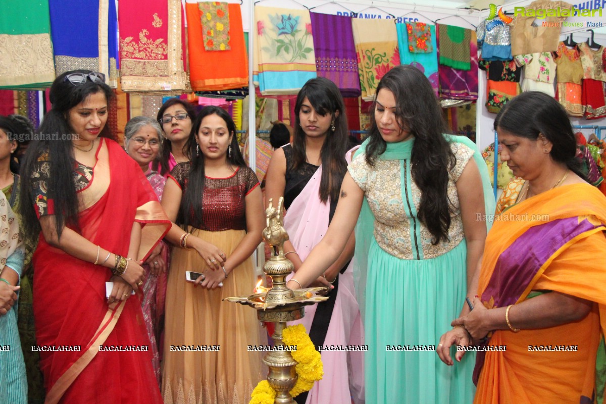 Geetha Madhuri launches Taarana 2016 - Fashion and Lifestyle Exhibition cum Sale at Kamma Sangham, Hyderabad