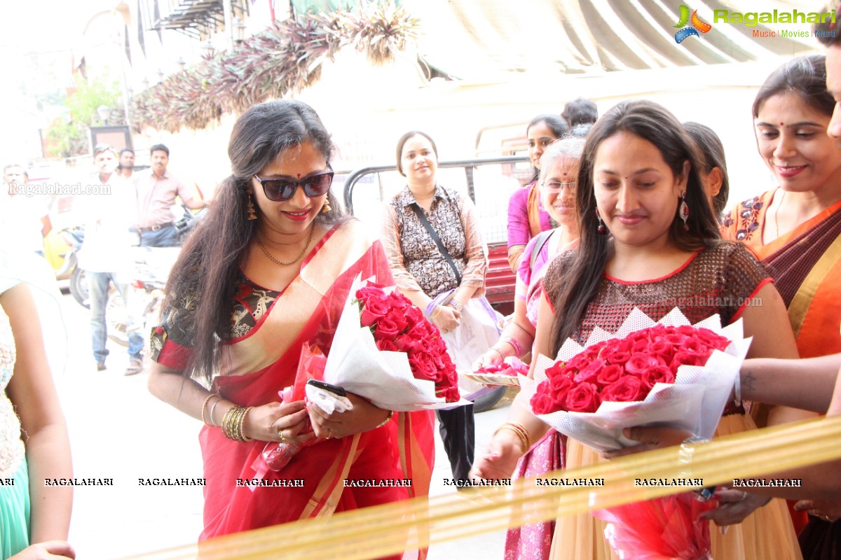 Geetha Madhuri launches Taarana 2016 - Fashion and Lifestyle Exhibition cum Sale at Kamma Sangham, Hyderabad