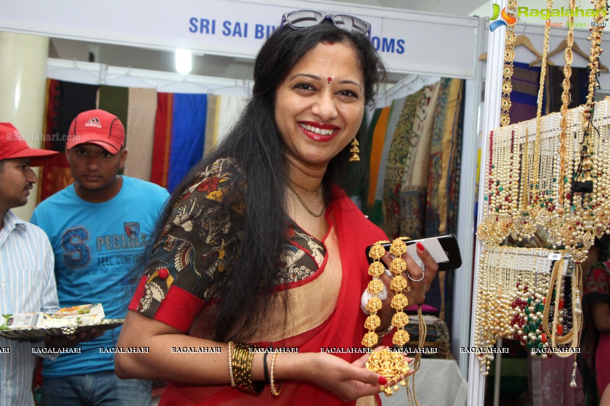 Geetha Madhuri launches Taarana 2016 - Fashion and Lifestyle Exhibition cum Sale at Kamma Sangham, Hyderabad