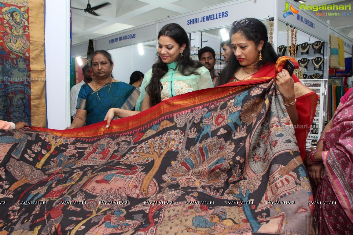 Geetha Madhuri launches Taarana 2016 - Fashion and Lifestyle Exhibition cum Sale at Kamma Sangham, Hyderabad