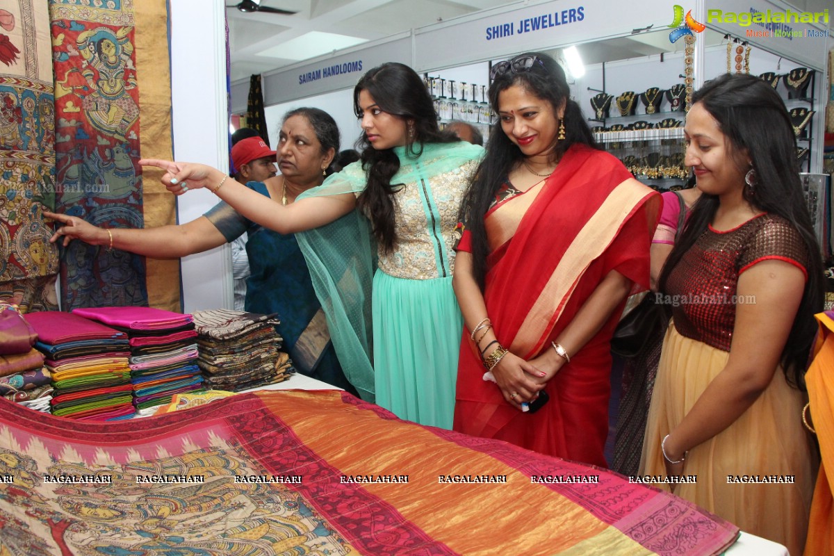 Geetha Madhuri launches Taarana 2016 - Fashion and Lifestyle Exhibition cum Sale at Kamma Sangham, Hyderabad