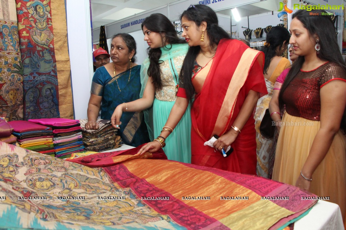 Geetha Madhuri launches Taarana 2016 - Fashion and Lifestyle Exhibition cum Sale at Kamma Sangham, Hyderabad