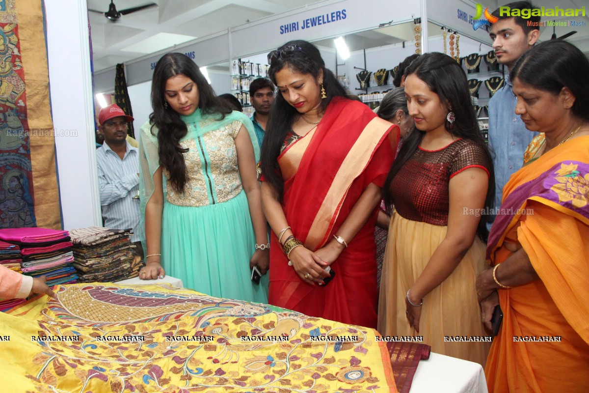 Geetha Madhuri launches Taarana 2016 - Fashion and Lifestyle Exhibition cum Sale at Kamma Sangham, Hyderabad