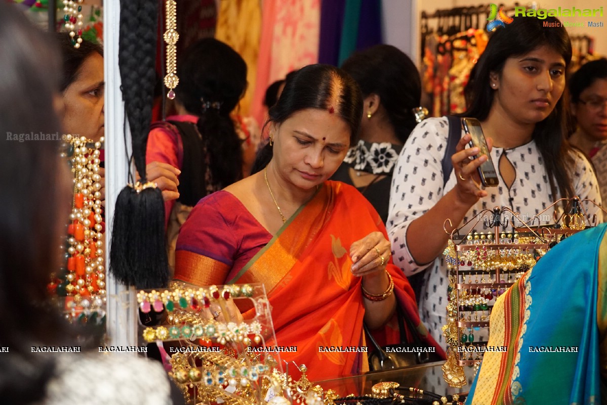 Sai Krupa inaugurates Trendz Vivah Collection Exhibition and Sale 2016 at Taj Krishna, Hyderabad