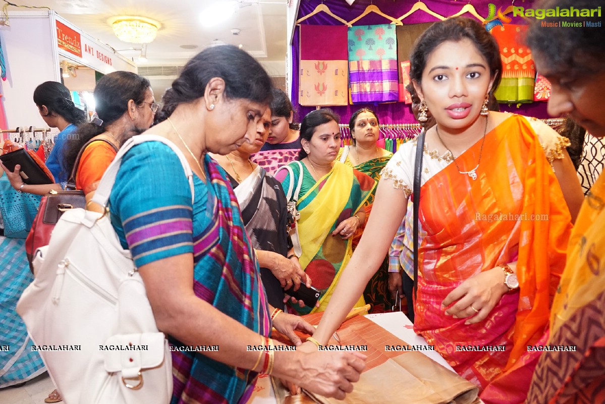 Sai Krupa inaugurates Trendz Vivah Collection Exhibition and Sale 2016 at Taj Krishna, Hyderabad